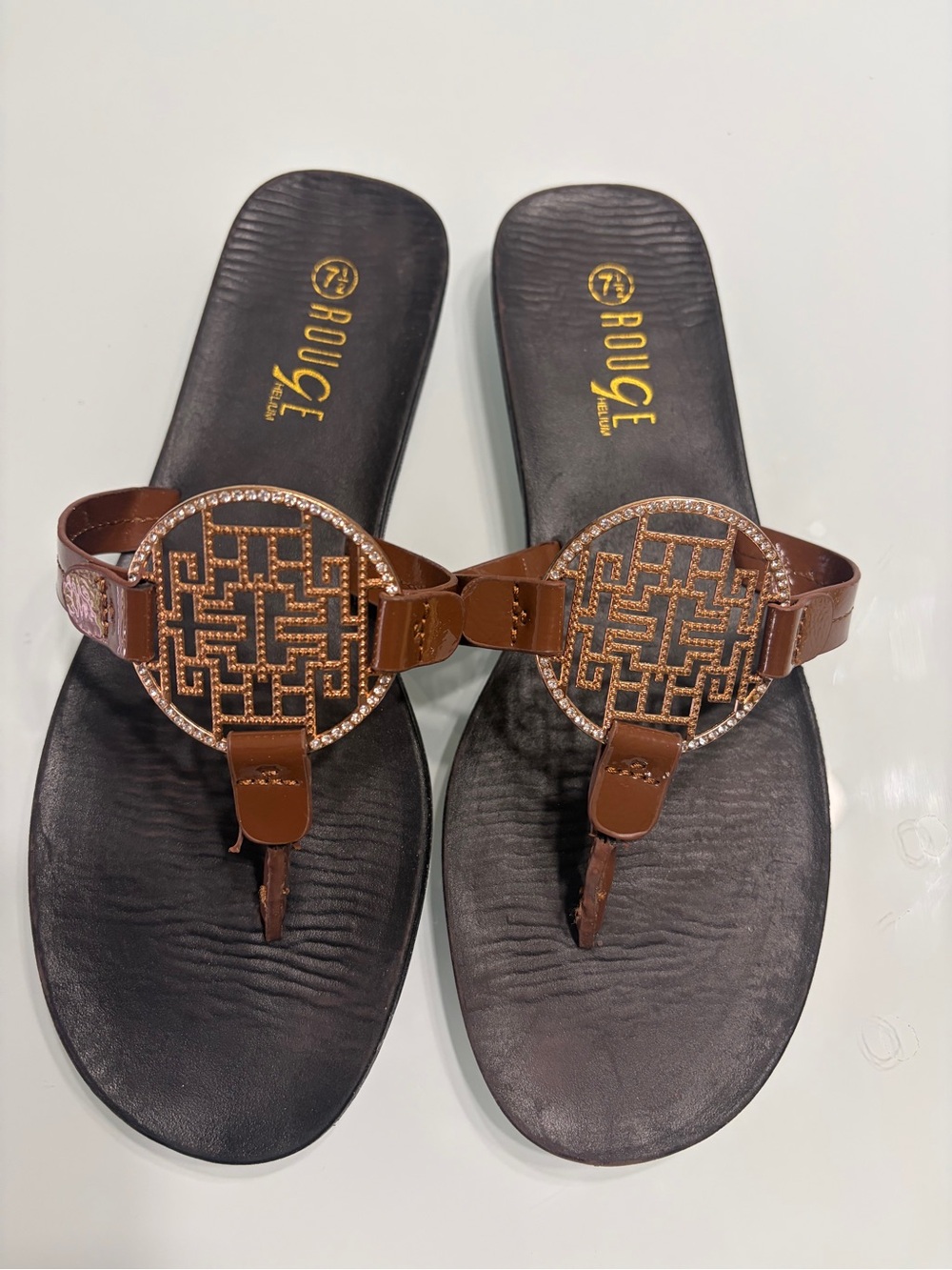 Rouge Helium Brown Leather Toe-Ring Sandals with Gold-Tone Medallion